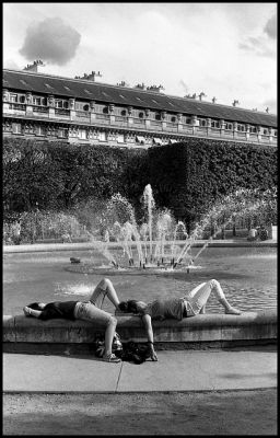 Palais Royal
Pentax spotmatic, s-tak 50/1.4, tri-x
