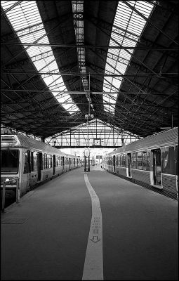 Saint lazare
Contax G2, 28/2.8 biogon, tri-x @ 800
