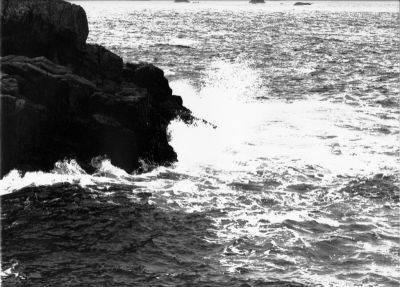 Écume bretonne
Canon Eos 3000V 90mm f/4 1/1500s Iflord HP5+
Photo prise en Bretagne (Finistère), près de la pointe Saint-Mathieu
Mots-clés: écume rocher mer