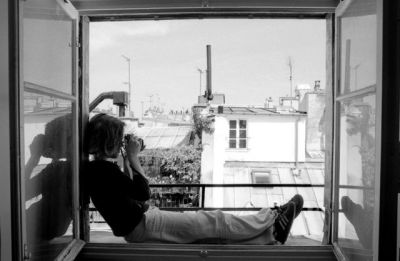 agathe_à_sa_fenêtre_[1600x1200]_[640x480].jpg