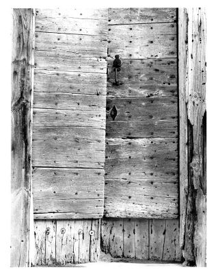 le bois de passage
passage des gens ,passage du temps,les gongs grincant de cette vieille porte de bois raconte les histoires du passé
Mots-clés: porte en bois vieille porte architecture entrée serrure poignée passage 