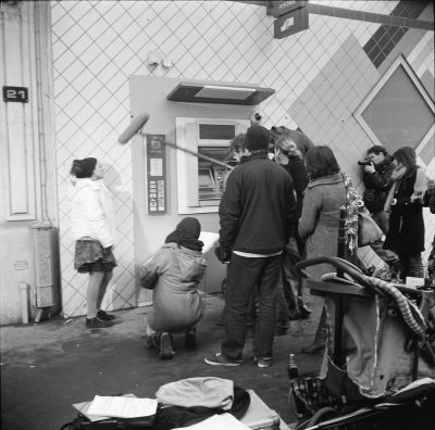Tournage en pleine rue (2)
Boitier : Ikonta B 521/16
Film : Neopan 400
Révélateur : Kodak D-76 (1+1)
