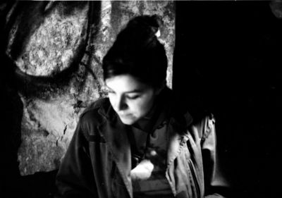 Aurélia
Boitier : Canon AE-1 Program + Canon 50mm f/1.4
Film : Ilford HP5+ poussé à 1600
Révélateur : Kodak D-76 (1+1)
