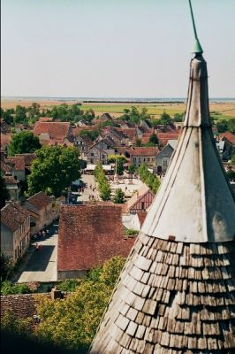 Provins, place du chatel
Place du chatel à Provins vue depuis la tour César, 4 août 2007. Zenit 11 / Helios 44M-4 (58 mm), Fuji Superia 200
Mots-clés: provins place rue médiéval panorama