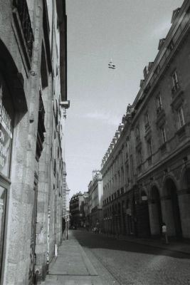 Lendemain de fête
Rennes, coin N-E de la place de la mairie
