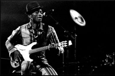 Keziah Jones
Live à terre du Son 2008 (scan de Tmax 3200@1600)

