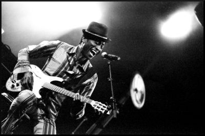 Keziah jones
Live à Terre du Son 2008 (scan de Tmax 3200@1600)
