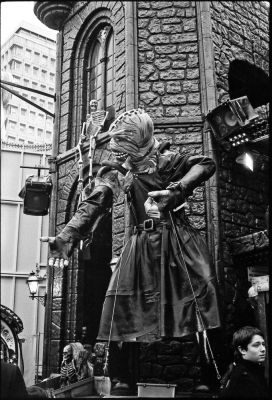 Le train fantôme
Rennes, France - Décembre 2008
Appareil : Yashica Electro 35 GT
Film : Kodak TriX 400 (400 ISO)
Révélateur : Kodak D76 (stock, 8min, 20°C) 
