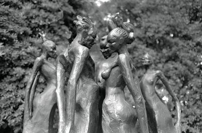Demoiselles de bronze 1
