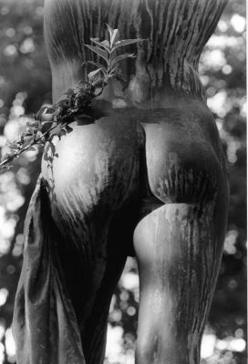 square Parat
Mots-clés: statue nu