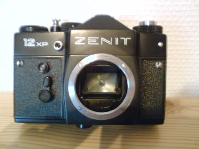 Zenit 12XP
Zenit 12XP boitier
Bon état pour son âge
15€ avec HELIOS 44M fdp out
