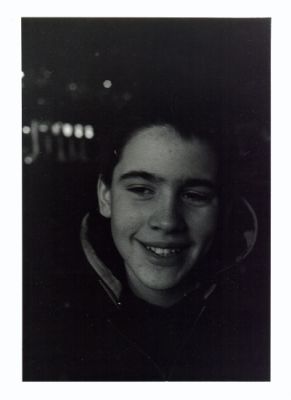 Hadrien
XD-5 et 35mm f/2,8
HP5+ à 1600 dans de l'Ilfosol 3
Scan de tirage
