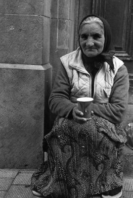 The old woman in the street
