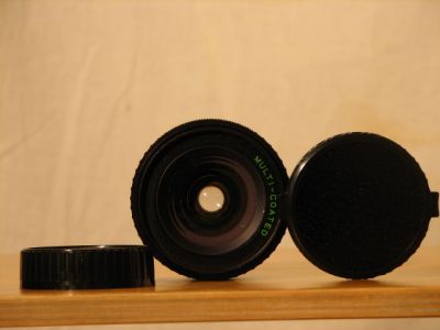 28mm
Makinon MC 28mm f/1:2,8
Bon état, bouchons avant et arrière.
15€ fdp out

