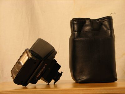 Metz 32CT3
Flash avec adaptateur Nikon à tête orientable de haut en bas et de gauche à droite. Avec housse.
25€ fdp out
