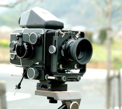 Bronica
