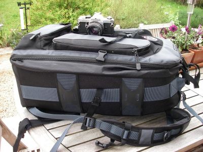 Tamrac expédition 8  le Pentax MX est là pour l'échelle
