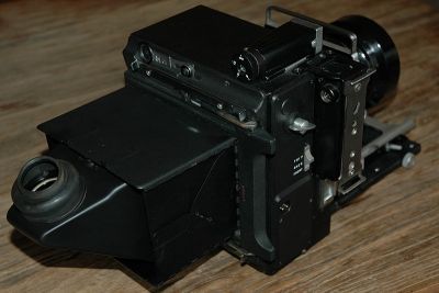 Adaptation d'un morceau de viseur Linhof sur un bafflage Graflex
