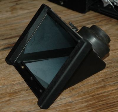 Adaptation d'un morceau de viseur Linhof sur un bafflage Graflex
