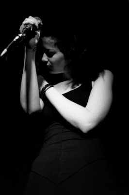 Les Modules Etranges 3
Azia - Chanteuse - Le Klub (Paris) le 30 mars 2009
