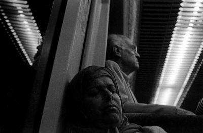 Voisins, mais si différents
Chinon CE-4 + 50mm
Agfa APX 400 pushed to 1600
Rodinal 1+25 for 16mins

Vu dans le métro
