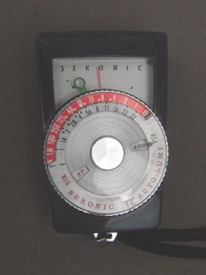 Sekonic Auto Lumi L-86 (dessus)
