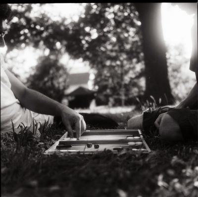 Baggamon
Partie de baggamon dans le parc du mont Valérien (Suresnes-92)
