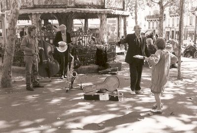 Swing aux Abbesses
Minolta Hi-Matic 7S-II / HP5 400 

