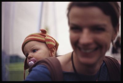 Un enfant dans le dos
