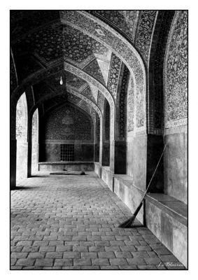 Ispahan_(Iran_8-18).jpg