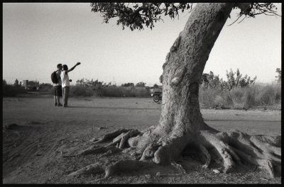 Repérages
Repérage à Ouagadougou en préparation du tournage d'un documentaire.

Pentax MX - 28mm/50mm/135mm - Delta 3200
Mots-clés: afrique burkina faso tournage cinéma documentaire ouagadougou