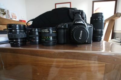 Canon EOS 1N
Canon Eos 1N monté avec 50mm f:1,8
accompagné : 28mm f:2,8
Fish eye Zenithar 
75-300 
Bague allonge
