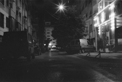 Mon quartier
Canon A1 - zoom Tokina 28-70 - Tri X 400 développé à l'ultrafin 
