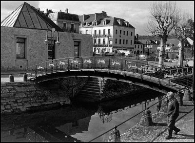 A Terrasson, le pont... 
Terrasson la villedieu... limitrophe Dordogne Correze.
Fomapan 200 Classic dans du R09 
Scan 8800F sous Vuescan 
DXO
