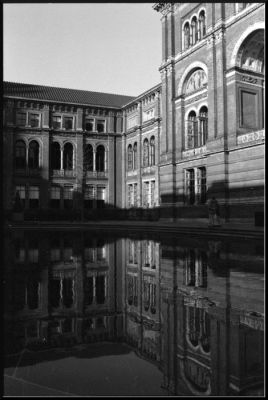 Victoria and Albert Museum
Janvier 2011
Londres
Victoria and Albert Museum
Minolta x500
HP5 @400 LC-29
Epson v300
