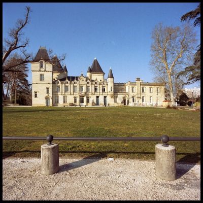 Château de Thouars - Talence (33)
Rolleiflex 6006, Distagon 40mm f/4
Kodak Portra 160VC exposée à 100 ASA, développée avec le kit Digibase Rollei à 25°
