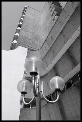 Mériadeck
Nikon F3 HP - 28-85 f:3,5-4,5 AI-S - Kentmere 100 - Perceptol en stock
