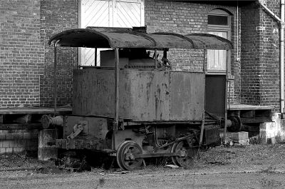 Gare désaffectée de Raeren (2)
Contax RTS III + Sonnar 135mm 2.8
Ilford HP5+ / LC29 1+29
Mots-clés: Voies ferrées locomotives