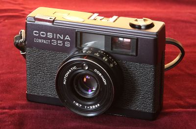 Cosina Compact 35 S
Compact à obturateur programmé 1/30 - 1/600
Cellule Cds fonctionnant avec pile SR44
Objectif Cosinon 38mm 1:2.7
Mots-clés: Cosina compact 35 s
