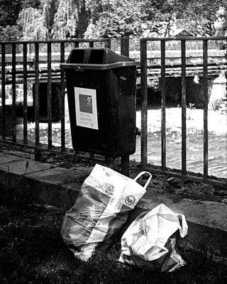 Verviers carrément propre
C'est indiqué sur la poubelle...
Appareil: Gallus derlux - Film 127 EFKE R100 développé dans du Rodinal 1+50, 8'40" à 21,3°C
Mots-clés: Gallus derlux poubelles