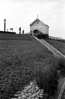 Hindeloopen - secours en mer
Hasselblad xpan / 45mm / FP4+ dans du LC29 1+29
Mots-clés: hindeloopen - mer - hasselblad xpan