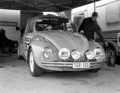 Herbie rides again!
Prise durant les Legends Boucles de Spa 2011
Koni-Omega Rapid - HP5+ f:11 à 1/60
Mots-clés: Koni Omega Rapid Coccinelle