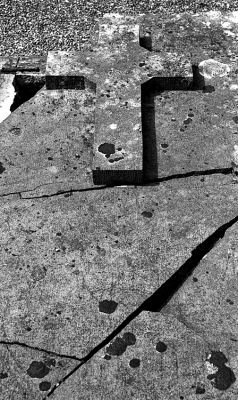 Fracture(s) multiples
Leica R6 / Vario-Elmar 35-70 - 1/250 à f:11
Ilford FP4+ 15' dans du Rodinal 1+50 à 19°C
Mots-clés: Fractures Leica R6