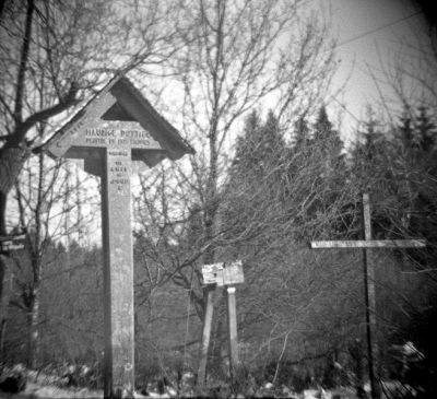 Croix Pottier au Mick-a-Matic
Toy camera utilisé avec GP Survey 4010 asa sans perforations rebobiné sur cassette 126 
Mots-clés: Mick-a-Matic