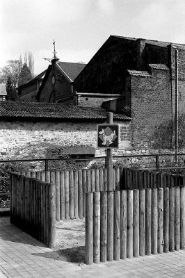 S(c)anisette
Olympus OM-1, Zuiko 1.8 50mm
Ilford HP5+ 400asa
f:16 à 1/250
Mots-clés: Olympus