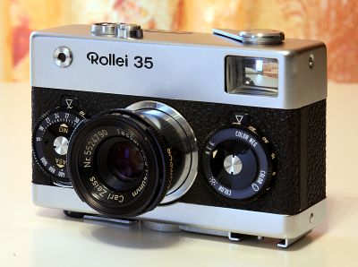 Rollei 35
Rollei 35 (fabriqué à Singapour)
Zeiss Tessar 40mm 1:3.5
Mots-clés: Rollei 35 Zeiss Tessar