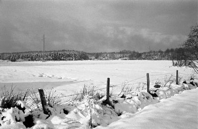 Vertbuisson, hiver 2011-12
Rollei 35 (Singapore) / Tessar 40mm
Ilford HP5+ / LC29 1+29 / 9' à 20°C
Mots-clés: Vertbuison hiver rollei 35