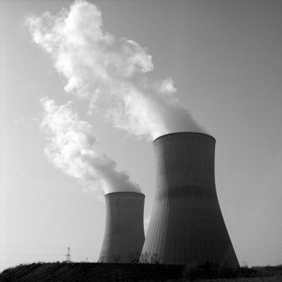 Centrale nucléaire de Tihange
Photo prise au Rolleiflex 2,8D / Planar 80mm - f:11 à 1/125
Ilford FP4+ développé dans du LC29 dilué 1+29, 10'45" à 20,5°C
Mots-clés: Tihange Tours Rolleiflex
