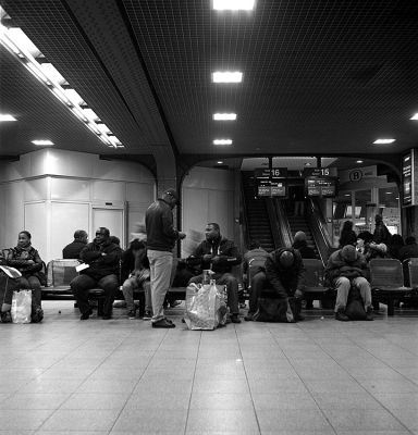 Avent le départ 3
Rolleiflex Automat I
HP5+ / Lc29 1+29
1/2 sec. à 1:8
Mots-clés: Rolleiflex gares