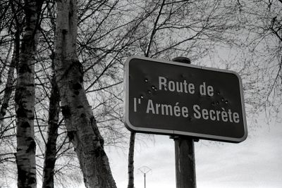 L'armée secrète est toujours active!
Voigtlander bessa t
Ilford HP5+ / LC29 1+29 / 9' à 20°C
f:8 à 1/125
Mots-clés: Voigtlander bessa-t